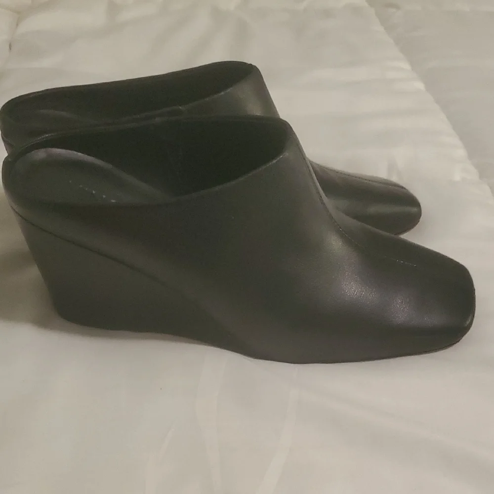 Vince Black Leather Slip-On Loafers Wedge - Picture 3 of 10